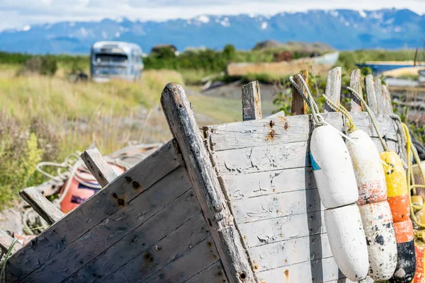 Barco Abandonado Com Bouys Enferrujados Intemperizados Longo Homer Spit Alasca — Fotografia de Stock
