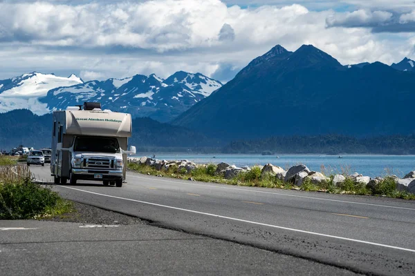 Homer, Alaska - 3 Ağustos 2018: Homer Spit Rv eğlence araç sürücüleri. Bu yaz kamp için popüler bir yer olduğunu