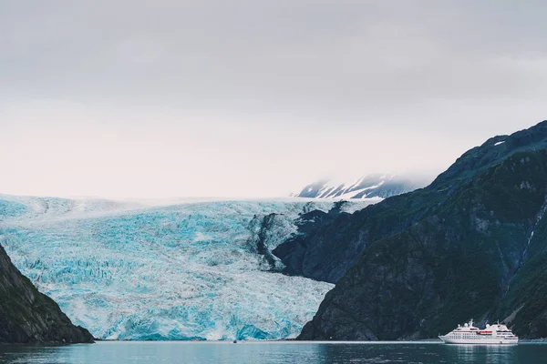 Вид Льодовик Холгейт Кенан Фіорди Національний Парк Неідентифіковані Корабель Пливе — стокове фото