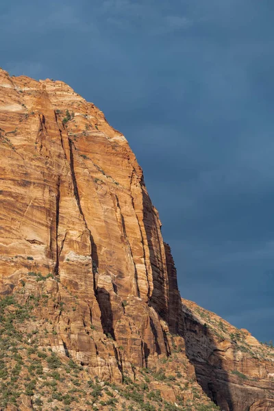 Visão Lateral Orientação Retrato Formação Rocha Watchman Zion National Park — Fotografia de Stock