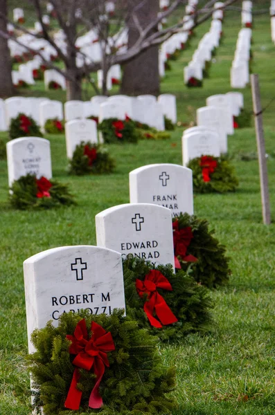 Gravestones Christmas Wreaths Arlington National Cemetery Washington United States December — Stock Photo, Image