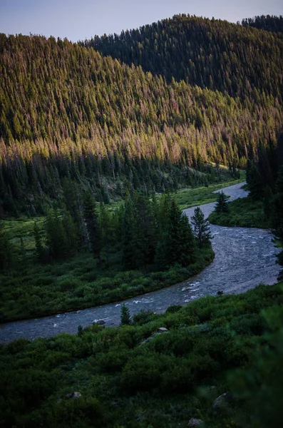 Granit Creek Sommaren Solnedgången Som Skuggor Falla Bergen Nära Jackson — Stockfoto