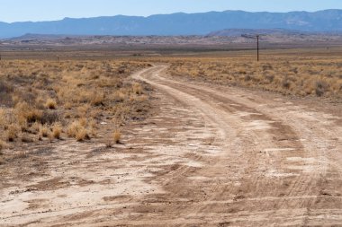 Yalnız çöl kir ve çakıl yol kırsal New Mexico güneybatı Amerika dört köşe alanında