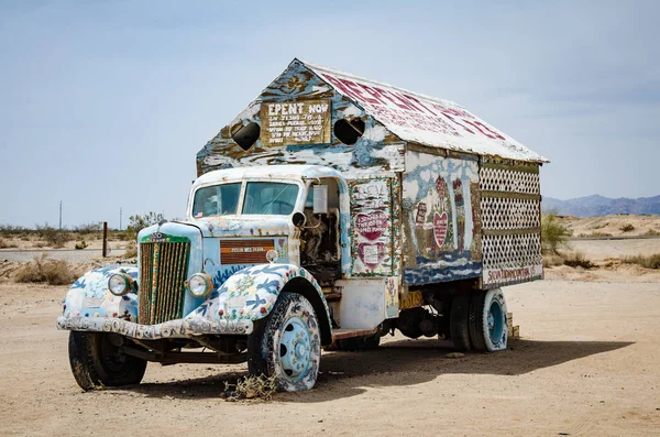 Niland Californië Augustus 2018 Geschilderde Vrachtwagen Nabij Leonard Knights Geschilderd — Stockfoto