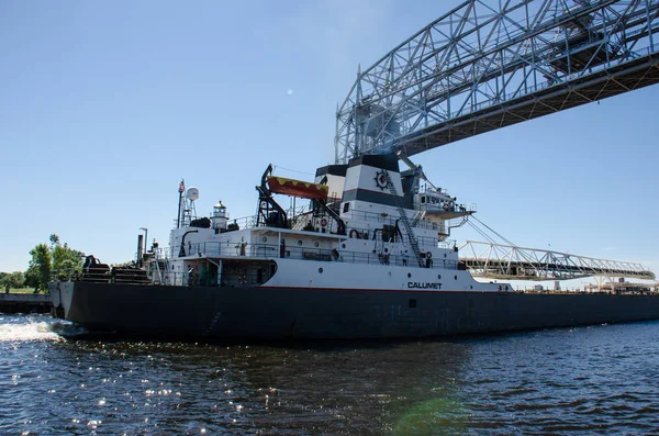 September 2018 Duluth Verzending Barge Boot Pasjes Onder Hefbrug Antenne — Stockfoto