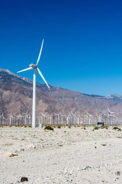 Rüzgar Çiftliği türbinleri oluşturmak Palm Springs, Kaliforniya, yakınındaki güç Riverside County.