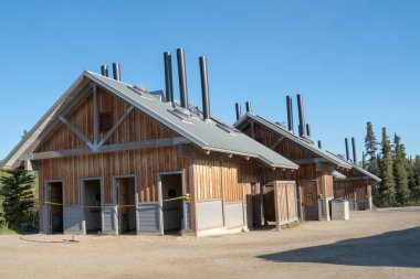 Rustik çukur toliets tuvaletler Denali Milli Parkı'nda Teklanika nehir dinlenme durağında