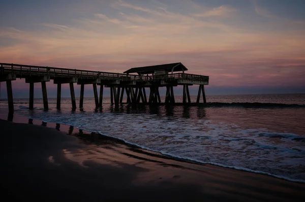 Weitwinkelblick Auf Den Tybee Island Pier Georgien Farbenfroher Sonnenuntergang Mit — Stockfoto