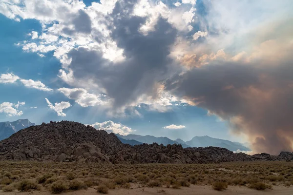 Los Incendios Forestales Comienzan Las Montañas Del Este Sierra Nevada — Foto de Stock