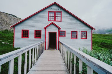 Bağımsızlık benim Alaska'nın Hatcher Pass boyunca adlı eski bir terk edilmiş maden bina kalıntıları