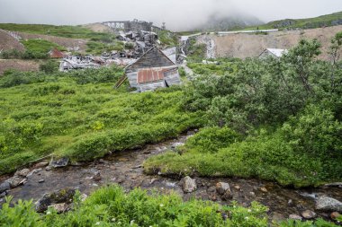 Bağımsızlık benim Alaska'nın Hatcher Pass boyunca adlı eski bir terk edilmiş maden bina kalıntıları