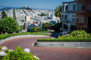 6 Temmuz 2017 - San Francisco, California: Lombard Street, San Francisco crookedest sokakta üstten görünüm