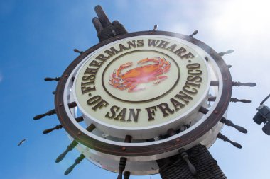 7 Temmuz 2017 - San Francisco, California: Logo işareti Fisherman's Wharf, San Francisco'nun merkezindeki popüler bir turizm için