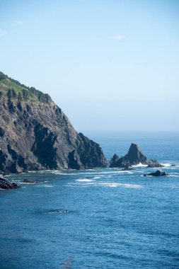 Seastacks ve Samuel H Boardman doğal koridor az Oregon kıyı şeridi boyunca kayalıklarla