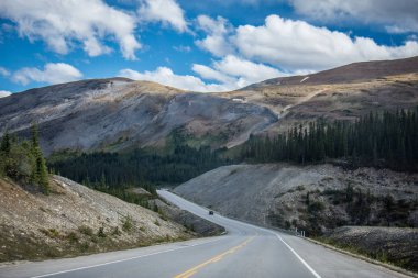 Otoban yol Jasper Icefields Parkway ve Banff Milli Parklar Kanada, Kanada Rocky Dağları içinde