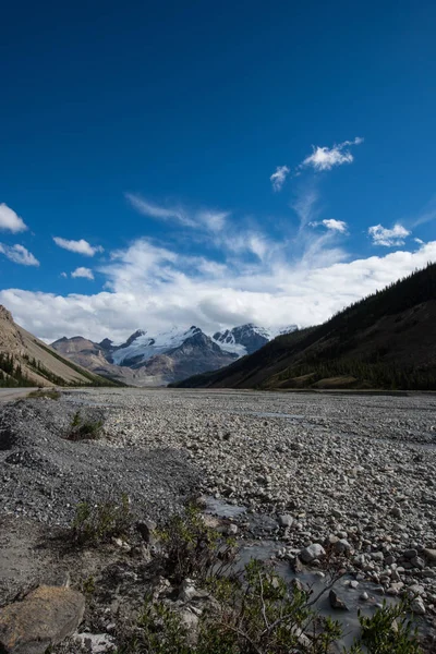 Tundra Del Río Rocoso Largo Pista Hielo Las Rocosas Canadienses —  Fotos de Stock