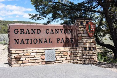 Büyük Kanyon, Arizona - 15 Mayıs 2018: İşareti için Grand Kanyon Milli Parkı, güneşli bir günde dünya miras alanı