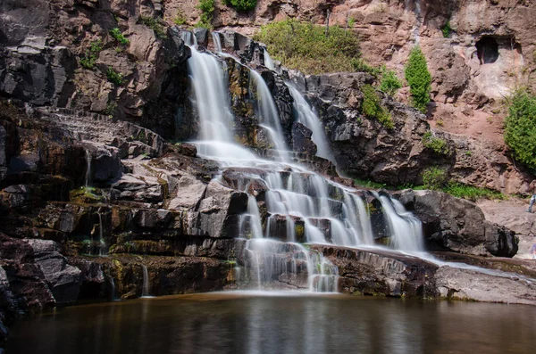 Bektaşi üzümü Falls şelaleler Minnesota Eyalet Parkı yaz aylarında gündüz uzun pozlama