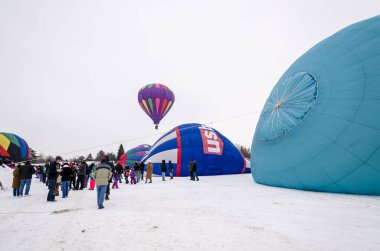 4 Şubat 2018 - Hudson, Wisconsin: sıcak hava balonları hazırlamak Hudson sıcak hava ilişki, kışın açılacak