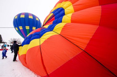 4 Şubat 2018 - Hudson, Wisconsin: sıcak hava balonları hazırlamak Hudson sıcak hava ilişki, kışın açılacak