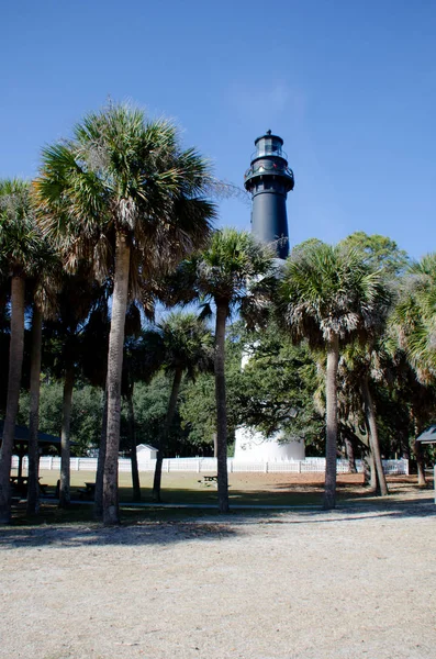 Jakt Island Lighthouse South Carolina Inredda För Jul Mot Blå — Stockfoto