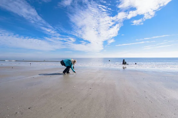 Praias Adultas Femininas Praia Areia Maré Baixa Costa Carolina Sul — Fotografia de Stock