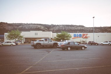 14 Temmuz 2017 - Dalles, Oregon: İşareti bir büyük K Kmart perakende mağaza için. Kmart, Sears Holding tarafından sahibi olduğu giderek mağazaları son birkaç yıl içinde kapanış.
