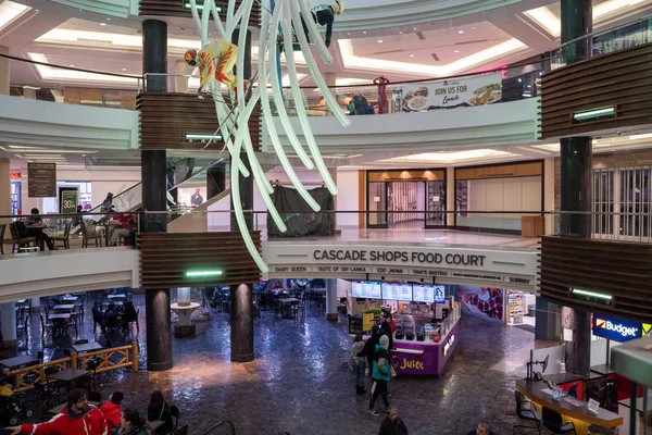 앨버타 캐나다 2019 애비뉴 캐스케이드 쇼핑몰의 인테리어 — 스톡 사진