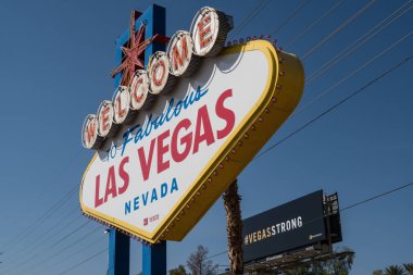 Las Vegas, Nevada - 13 Ekim 2017: A Memorial yakınındaki Las Vegas işareti hoş geldiniz için Las Vegas çekim kurbanda Las Vegas Strip yakınındaki Mandalay Bay, rota 91 hasat müzik festivali sırasında