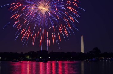 Washington Anıtı, Washington, aydın ile Milli Parkı gelgit havzası üzerinde dört Temmuz havai fişek