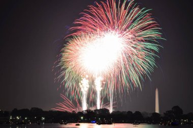 Washington Anıtı, Washington, aydın ile Milli Parkı gelgit havzası üzerinde dört Temmuz havai fişek