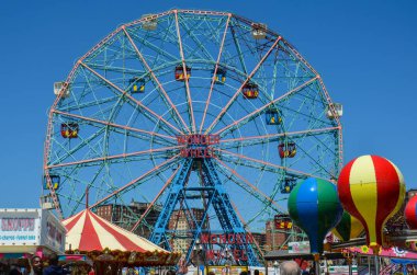 Şaşkınlık tekerlek, Luna Park Coney Island ünlü bir dönme dolap görünümünü Brookyln, New York - 10 Mayıs 2018: