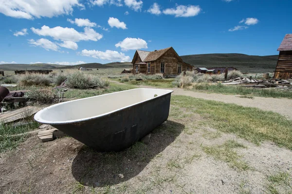 Oude Verlaten Bad Zitten Woestijn Bij Bodie Ghost Town Californië — Stockfoto