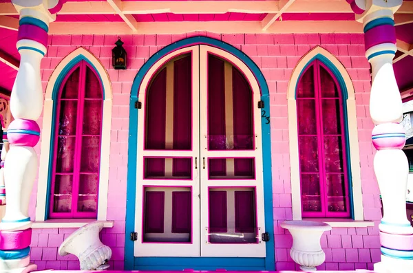 Martha Vineyard Kwietnia 2018 Różowy Carpenter Gothic Domki Wiktoriańskim Stylu — Zdjęcie stockowe