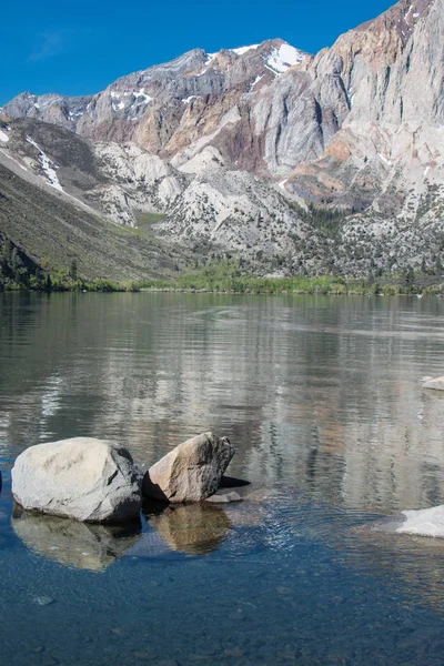 Straffånge Sjö Våren Ligger Utanför Oss 395 Nära Mammoth Lakes — Stockfoto