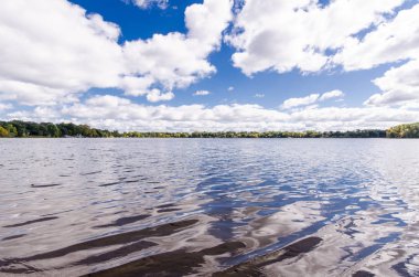 Göl Ann Zimmerman Minnesota, dalgaların su ile geniş açılı görünüş