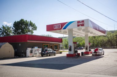 6 Temmuz 2018 - kırmızı Lodge, Mt: Cenex benzin istasyonu yaz aylarında kırmızı Lodge Montana'da