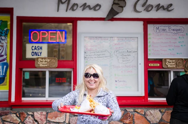 Julio 2017 Lee Vining California Mono Cone Restaurante Comida Para — Foto de Stock