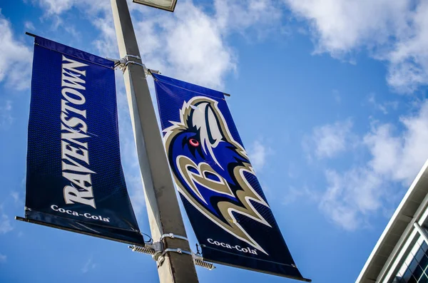 Baltimore, Maryland-1 Aralık 2018: Baltimore Maryland şehir merkezinde Baltimore Ravens futbol takımı reklam Işaretler