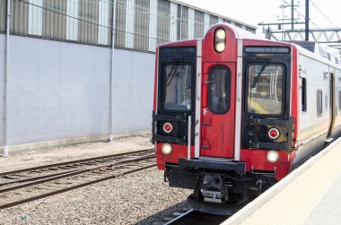 16 Nisan 2018 - New Haven, Ct: Long Island demiryolu banliyö treni Connecticut Union İstasyonu tren istasyonu içine çeker