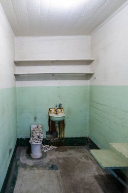 30 Mayıs 2018 - San Francisco, Kaliforniya: San Francisco Californa Alcatraz ada hapiste bir hapishane hücresinde iç görünümü.