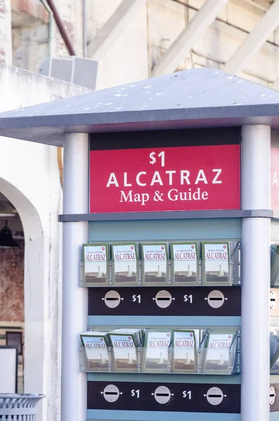 May 2018 San Francisco California Kiosco Lleno Mapas Isla Alcatraz — Foto de Stock