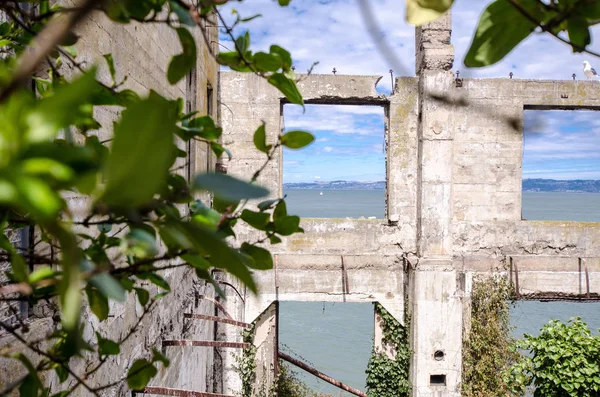 Mei 2018 San Francisco Californië Verlaten Gebouwen Alcatraz Wordt Overgenomen — Stockfoto