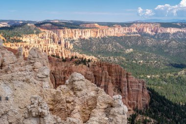 Bryce Canyon Milli Parkı Utah - gökkuşağı noktasından görüntülemek