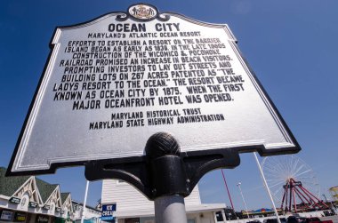 Ocean City, Maryland - 3 Nisan 2018: Marylands Atlantik Okyanusu tatil beldesi tarihsel önemini belirterek dönüm noktası işareti