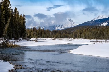 Kootenay Natio Kootenay Nehri boyunca huzurlu kış sahne