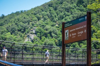 Harpers Ferry, Batı Virginia - 1 Temmuz 2018: yol gösterici yürüyüşçü imzalayın