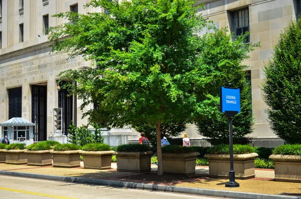 Washington DC - 1er mai 2018 : Panneau au centre-ville de Washington DC marquant le quartier du Triangle fédéral, où se trouvent de nombreux édifices du gouvernement fédéral — Photo