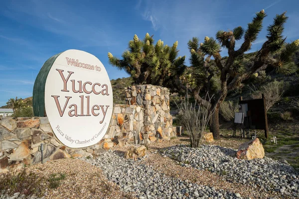 Yucca-Tal, Kalifornien - 22. März 2019: Willkommensschild für Yucca — Stockfoto