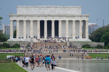 Washington Dc - 9 Mayıs 2019: Yüzlerce turistin kalabalığı yürüyor